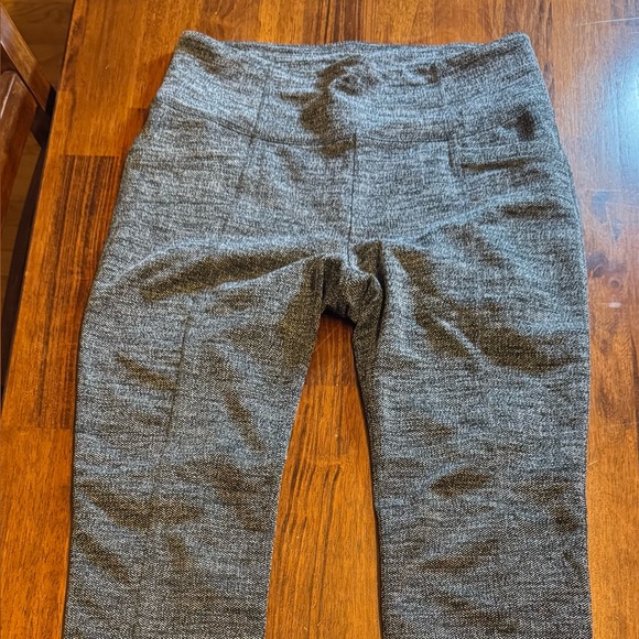 Athleta Gray Women’s Leggings with Pockets - Picture 2 of 10